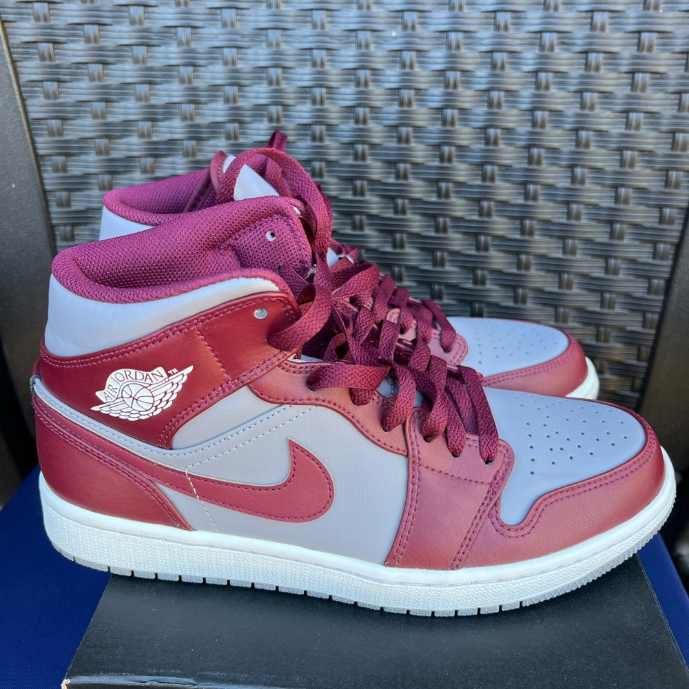 Nike Air Jordan 1 Mid Cherrywood Red               Men’s Size 8.5 (DQ8426-615)